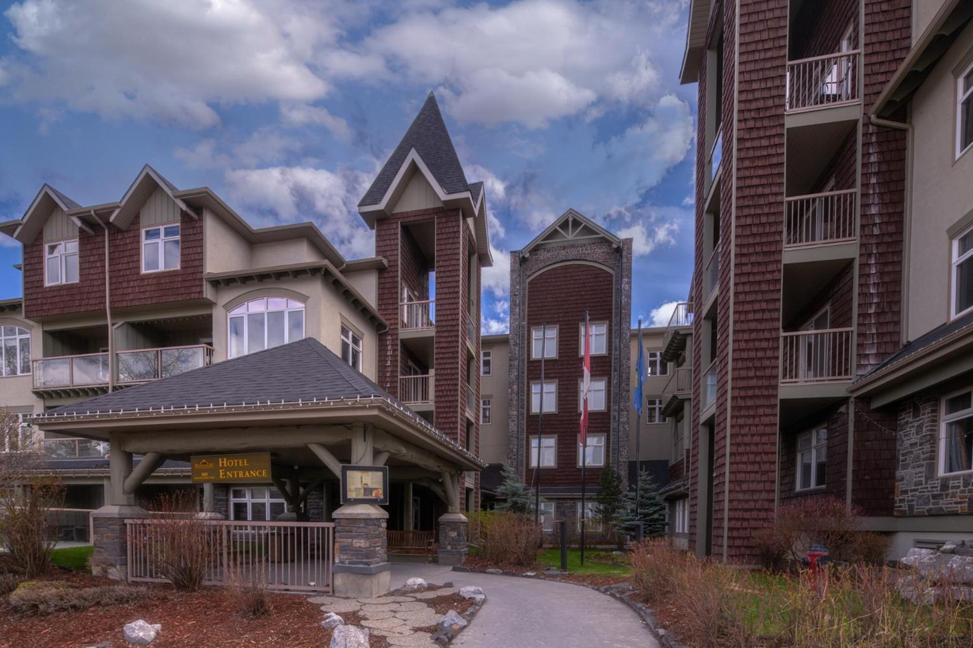 Mountain View One Bedroom Vacation Suite - Windtower 119 Canmore Exterior foto